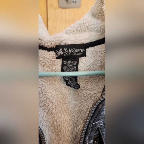 Light-weight Fall Jacket - Picture 3 of 3